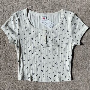 Uniqlo Pointelle Henley Neck Tee